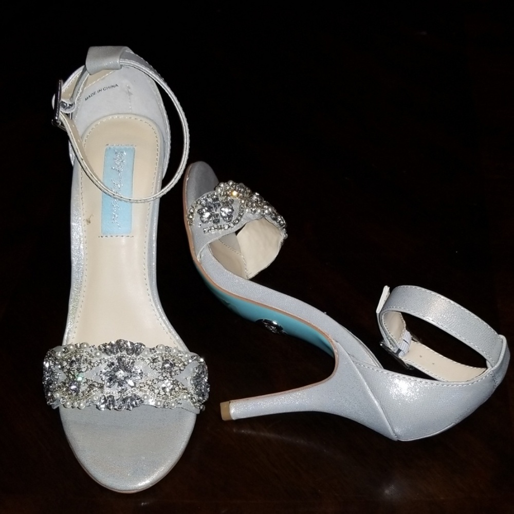 Dress shoe